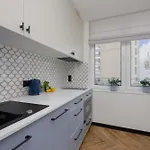 Blue And Orange With Desk In The Center By Renters Apartmán *