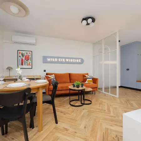 Apartment Blue And Orange With Desk In The Center By Renters *