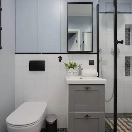 Blue And Orange With Desk In The Center By Renters Varsóvia