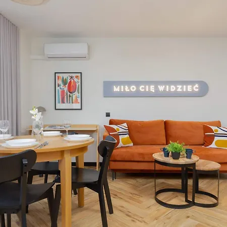 Blue And Orange With Desk In The Center By Renters * Varsóvia