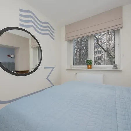 Blue And Orange With Desk In The Center By Renters * Varsóvia