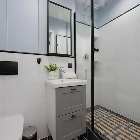 Apartamento Blue And Orange With Desk In The Center By Renters *