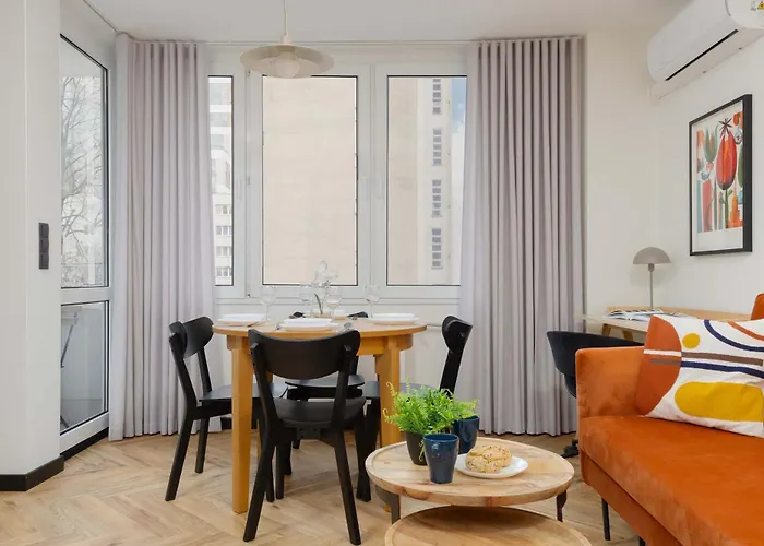 Apartment Blue And Orange With Desk In The Center By Renters