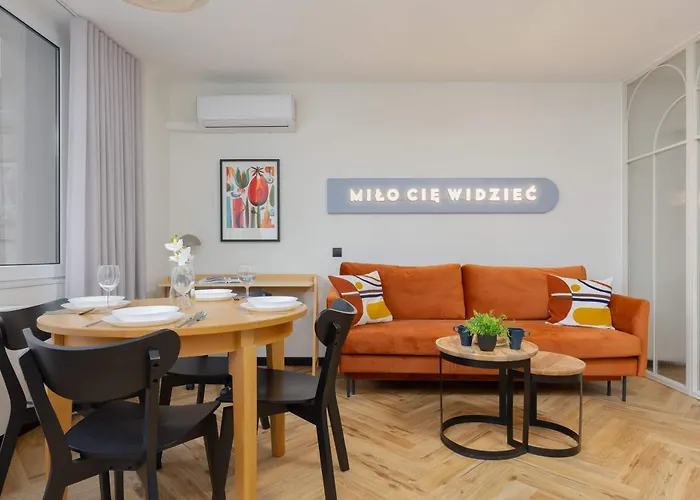 Blue And Orange With Desk In The Center By Renters * Varšava