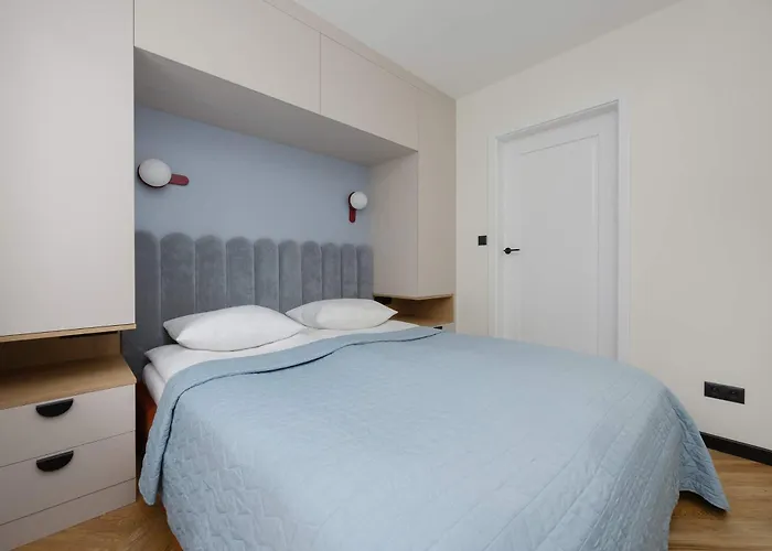 Apartment Blue And Orange With Desk In The Center By Renters