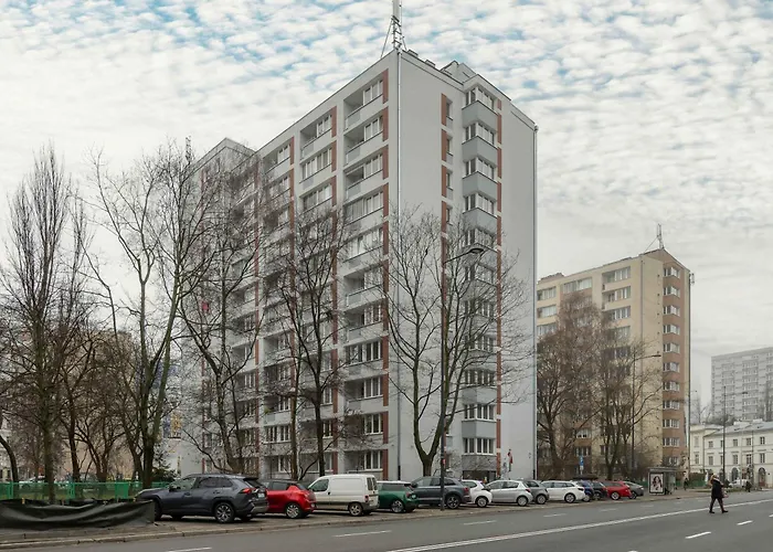Apartment Blue And Orange With Desk In The Center By Renters *