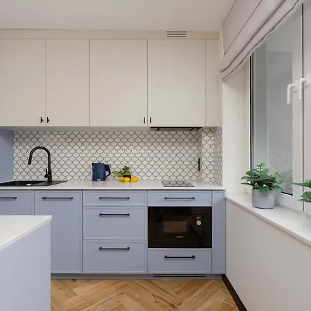 アパート Blue And Orange With Desk In The Center By Renters *