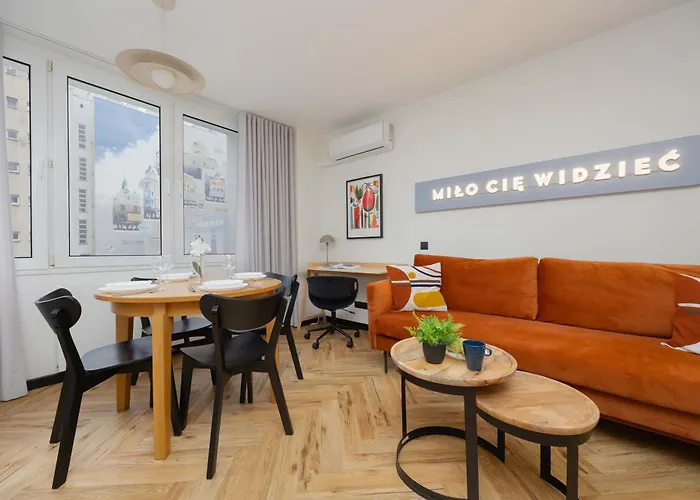 شقة Blue And Orange With Desk In The Center By Renters وارسو