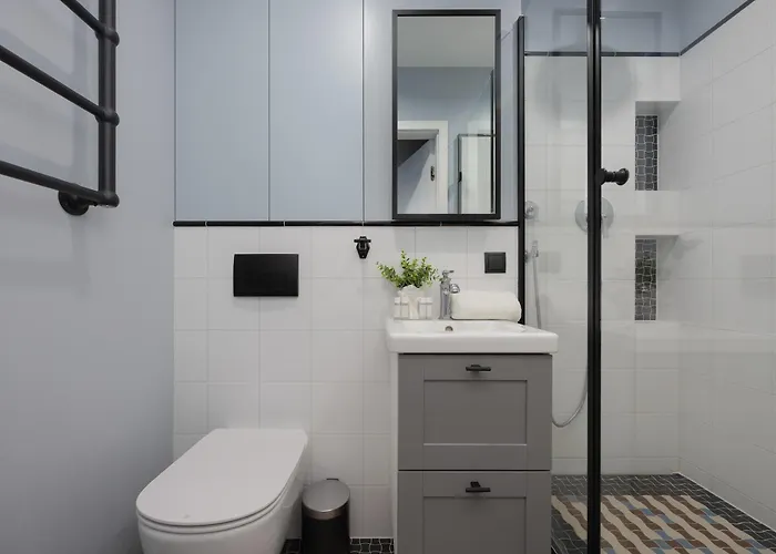 Blue And Orange With Desk In The Center By Renters وارسو