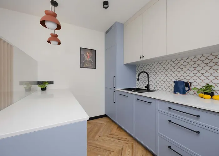 شقة Blue And Orange With Desk In The Center By Renters *
