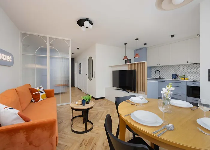 شقة Blue And Orange With Desk In The Center By Renters