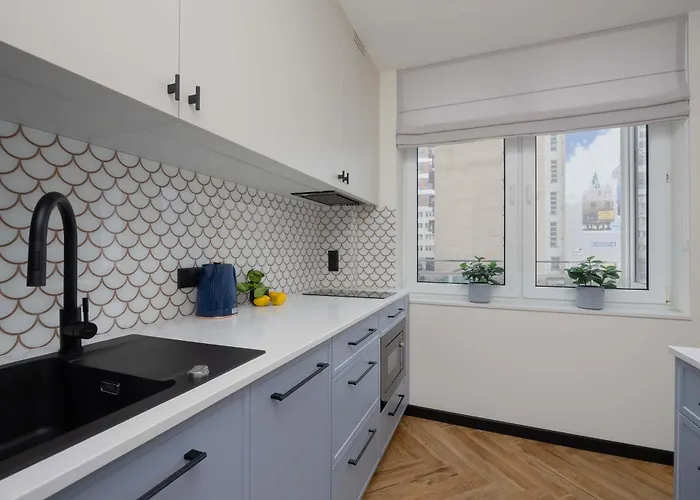 Blue And Orange With Desk In The Center By Renters شقة *