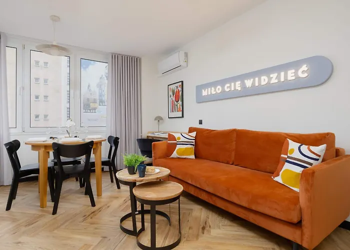 Blue And Orange With Desk In The Center By Renters شقة