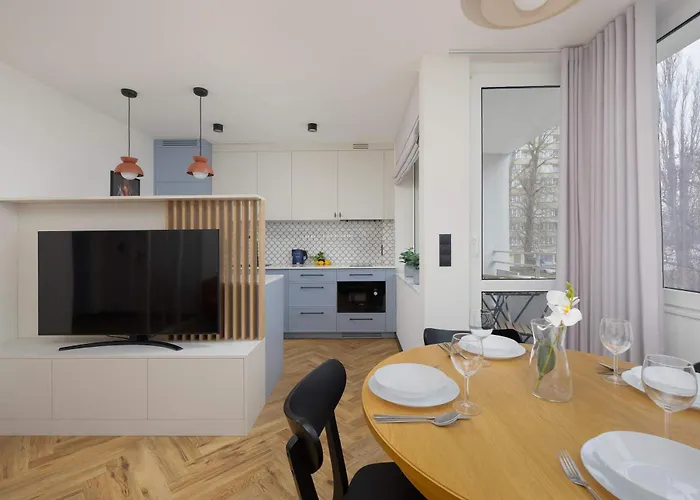 Blue And Orange With Desk In The Center By Renters شقة