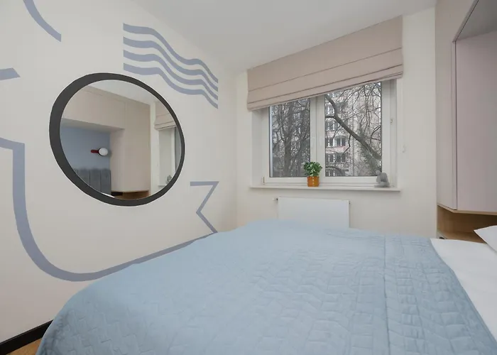 Blue And Orange With Desk In The Center By Renters * وارسو